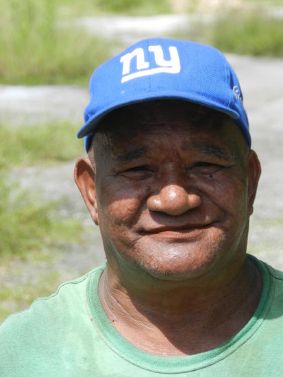 Peter, mit ihm fuhr ich über die ganze Insel Yap (für "twenny bucks")