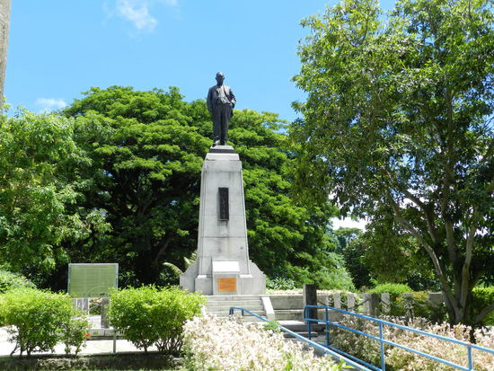 Denkmal des chinesischen Zuckerbarons Matsue im chinesischen Park