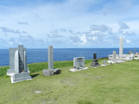 Heue erinnern viele Gedenksteine an die tausende von Toten, hier die japanische Mahnstätte