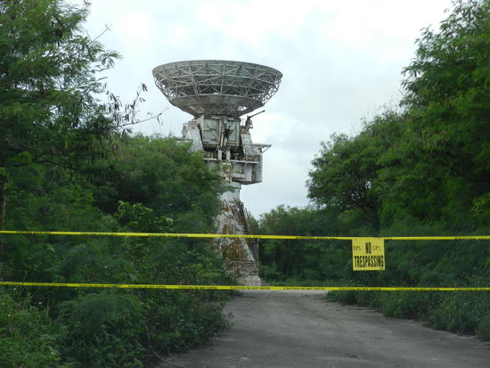 Heute hat Saipan seine strategische Bedeutung an Guam verloren, viele ehemalige Militärstützpunkte, aber auch zivile Einrichtungen wie Hotels, liegen brach