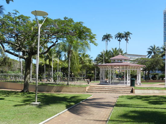 Der Coconut-Park ist das Zentrum Noumeas, von hier aus werden auch alle Entfernungen in Neukaledonien berechnet und ausgeschildert