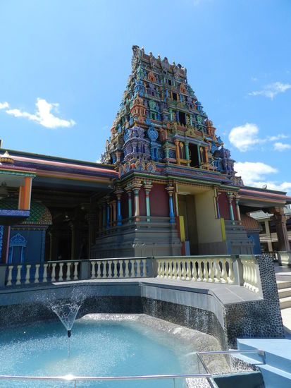 Am Ende der Innenstadt befindet sich der große Hindutempel