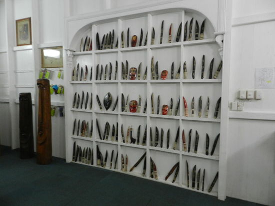 Holzmessersammlung im Hostel