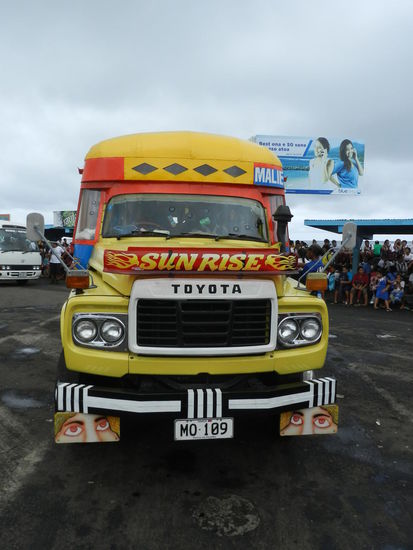 Liebevoll geschmückt und lackiert sind diese Eigenbauten