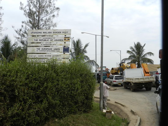 Gedränge an der kenyanisch-ugandischen Grenze - dennoch kamen wir schnell durch.