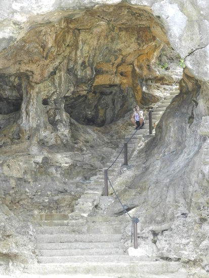 Das ist eine der größeren Höhlen Niues