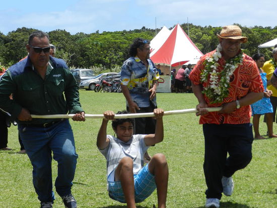 ... und fröhlichen Spielen, an denen sich viele Dorfgemeinschaften beteiligten
