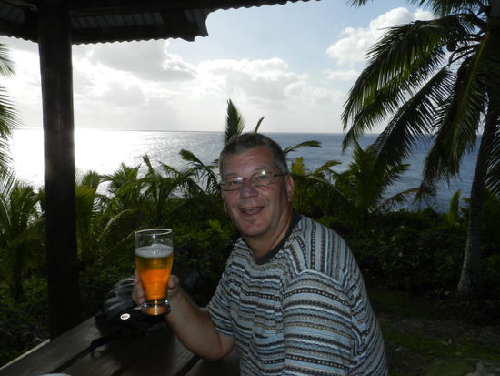 Wir feiern in einer Strandbar auf unsere Weise mit