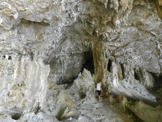 Hier eine Tropfsteinhöhle an der Ostküste