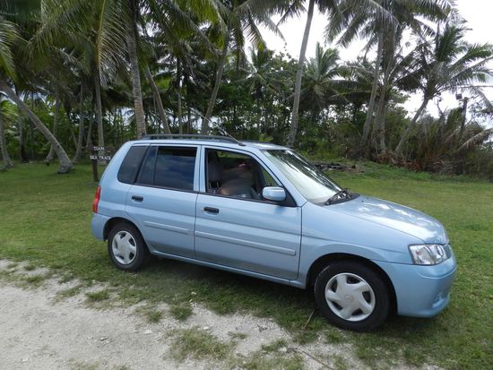 Mit diesem kleinen Flitzer fuhren wir drei Tage an die Orte, die für eine Fahrradtour zu weit weg waren. Ungewohnt: Automatikfahrzeug, Rechtssteuerung und Linksverkehr