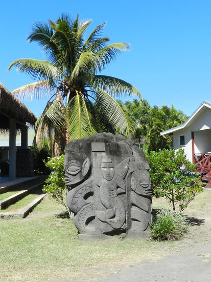 Interessante Figuren bevölkern die Innenstadt Avaruas ...