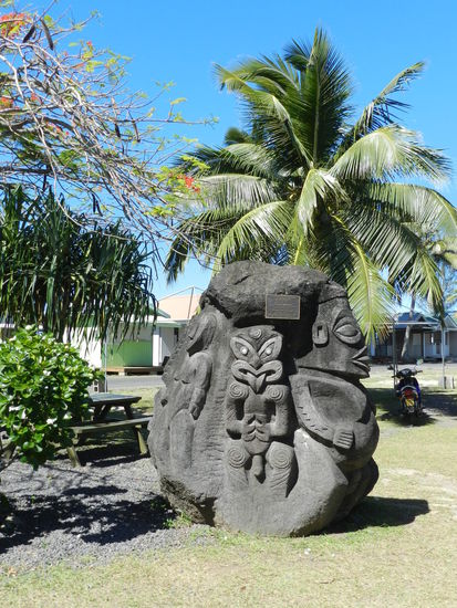 ... kunstvoll geschnitzt mal in Holz, mal in Stein