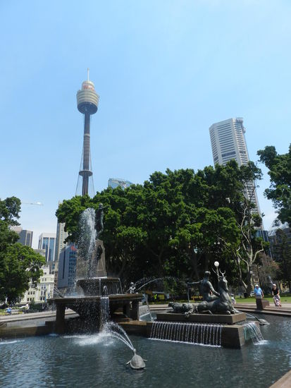 Blick aus dem Hyde Park auf den Fernsehturm