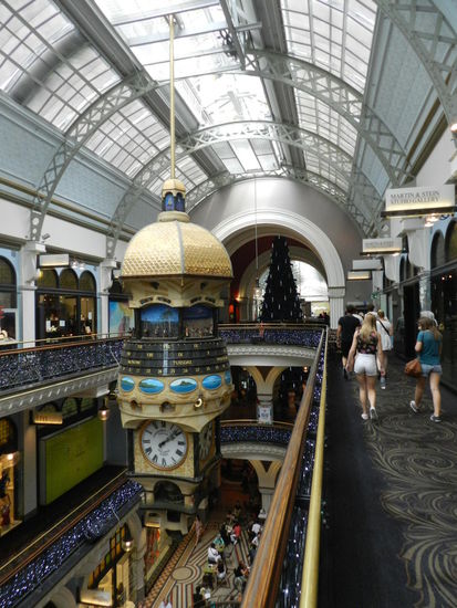 Im Victoriabuildung, weihnachtlich geschmückt