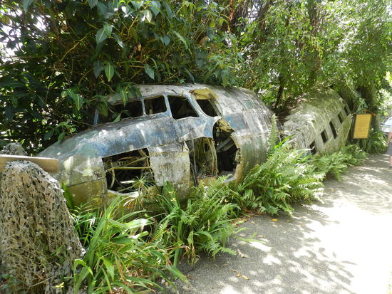 C-47-Wrack vor dem Kuranda Market