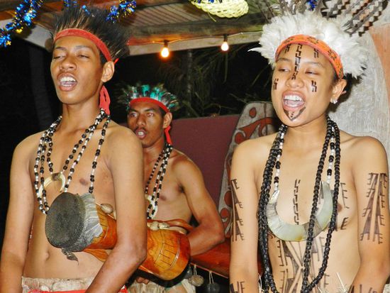 Aufgemalte Tattoos und die Kostüme ergaben ein tolles Bild