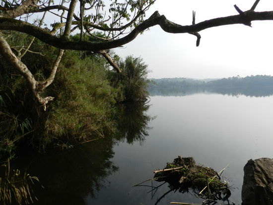 Der Kratersee im Morgendunst; 3 Stunden dauerte die Wanderung am frühen Morgen
