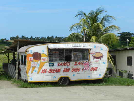 Eisverkäufer an der Straße nach Lautoka