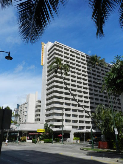 Das Hotel Ambassador - nach vielen Kaschemmen in der Südsee genoss ich mein ca. 30 qm grosses und viecherfreies Zimmer ungemein