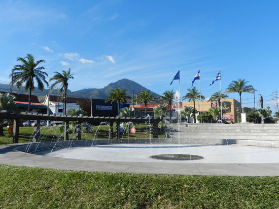 Der Plaza Beethoven, im Hintergrund der Vulkankegel