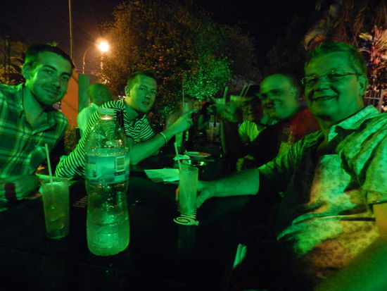 Heiligabend vor dem Weihnachtsfestessen in internationaler Runde