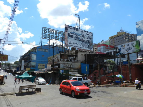 Kurz vor der Grenzbrücke in Ciudad del Este