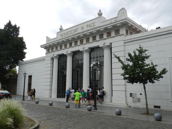 Zugang zum "Heldenfriedhof Argentiniens"