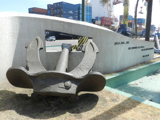 Das Ehrenmal mit dem Anker der Graf Spee