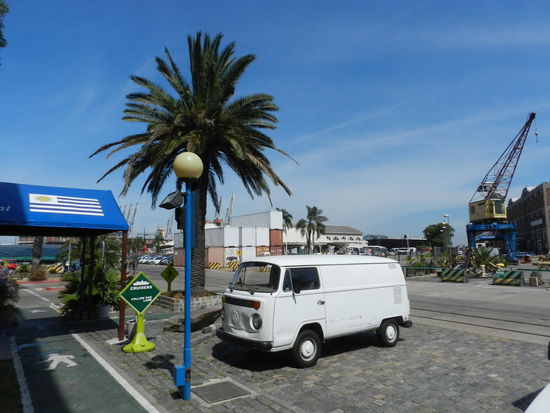 Ein alter VW-Bus T 2; der letzte wurde vor 2 Wochen in Brasilien hergestellt, nun ist er Geschichte