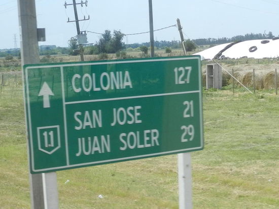 Ungefähr auf der Hälfte der Strecke zwischen Montevideo und Colonia