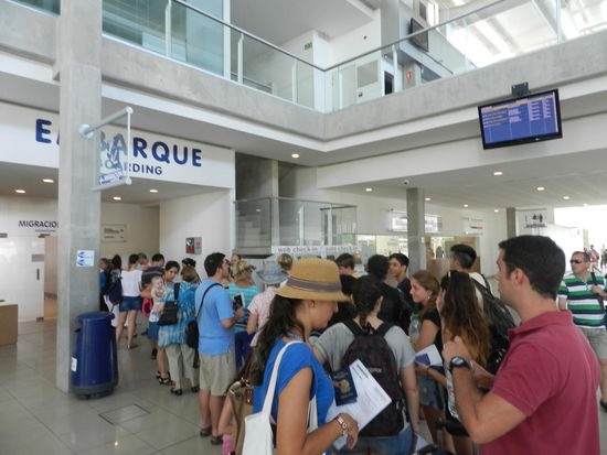 Im Flußterminal von Colonia