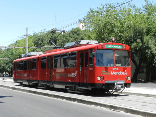 Dieser Straßenbahnzug wurde gebraucht aus San Diego beschafft und ursprünglich in KR-Uerdingen gebaut
