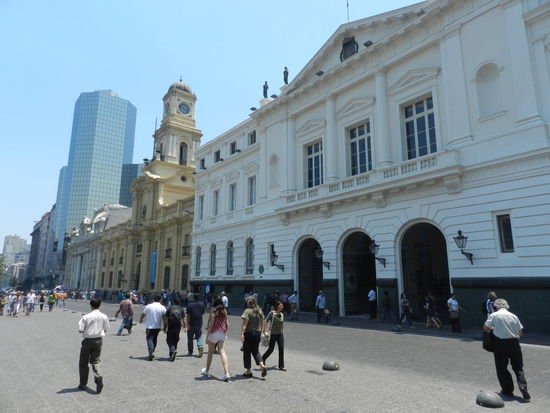 An der Plaza des Armas: Bürgermeisterei, Historisches Nationalmuseum und das Postamt