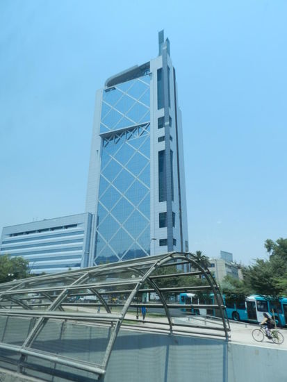 In der Neustadt, die durch Bankenhochhäuser und Botschaften geprägt wird