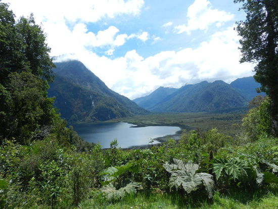 Herrliche Blicke über die Bergketten