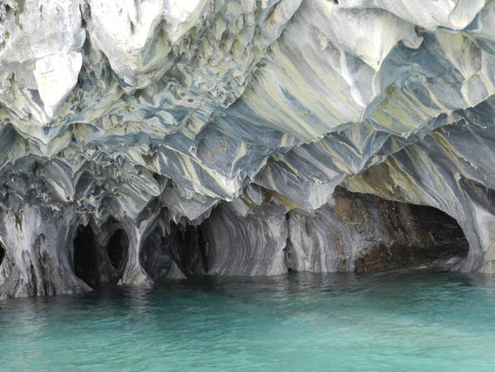 In den "marmornen Kathedralen" des Lage General Carrera