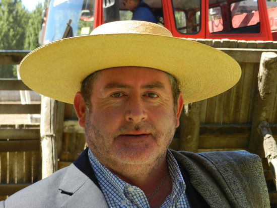 Er wollte unbeding auch auf´s Foto und schlich hinter der Gruppe her, um sich zu positionieren