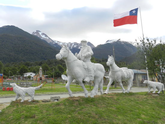 Im Bergdorf Amengual steht dieses Gauchodenkmal ...