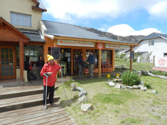 Mein Sitznachbar Kurt und ich im vegetarischen Restaurant