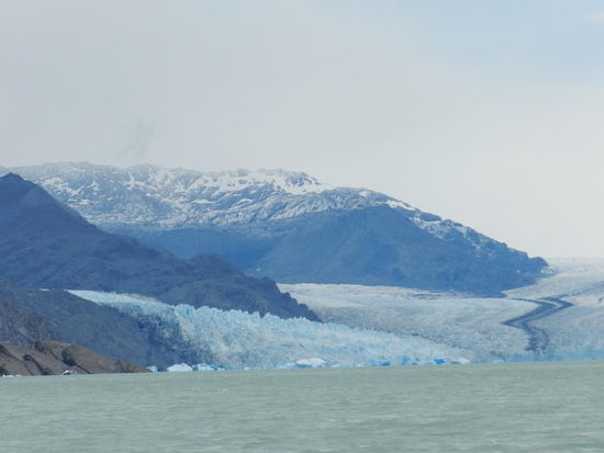 Der Upsalagletscher ergießt sich in den See