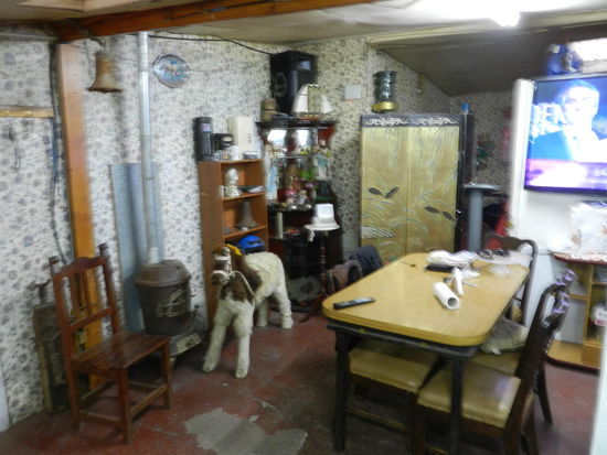 Wo die Wohnung aufhört und die Kneipe beginnt, ist kaum festzustellen