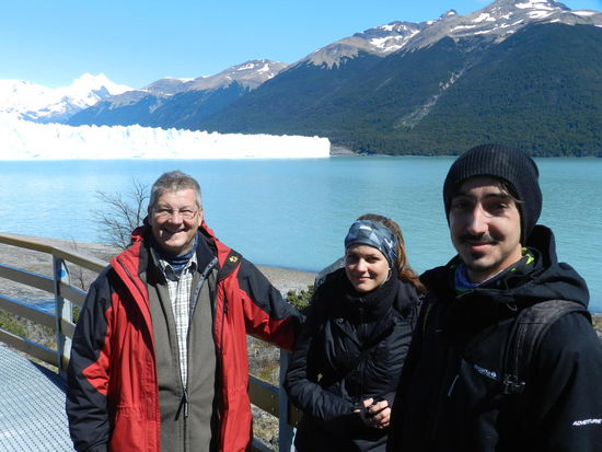 Familienfoto vor Gletscher