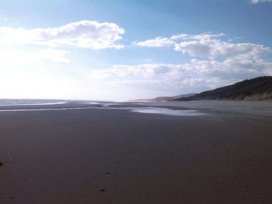 einsamer, langer, weisser Sandstrand