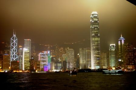 Hongkong Island bei Nacht von der Avenue of Stars am Intercontinental Hotel