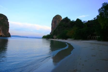 Der Phranang Strand morgens um vietel vor sieben