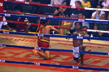 Thaiboxen in Ao Nang die zwei bereiten sich grad auf ihren Fight vor.