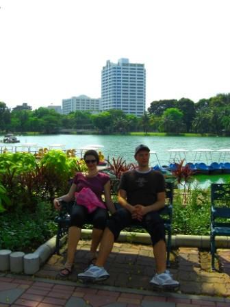 Das Rentnerpaerchen im Lumpini Park