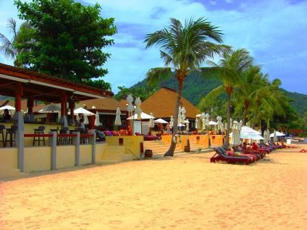 Das Hotel vom Strand aus