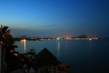 Der Viewpoint am Chaweng Beach bei Nacht