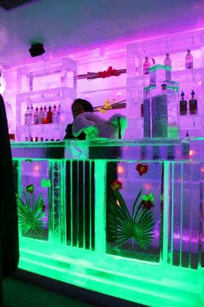 Die Bar
Ist das nicht geil gemacht?